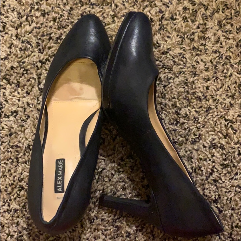 Navy heels